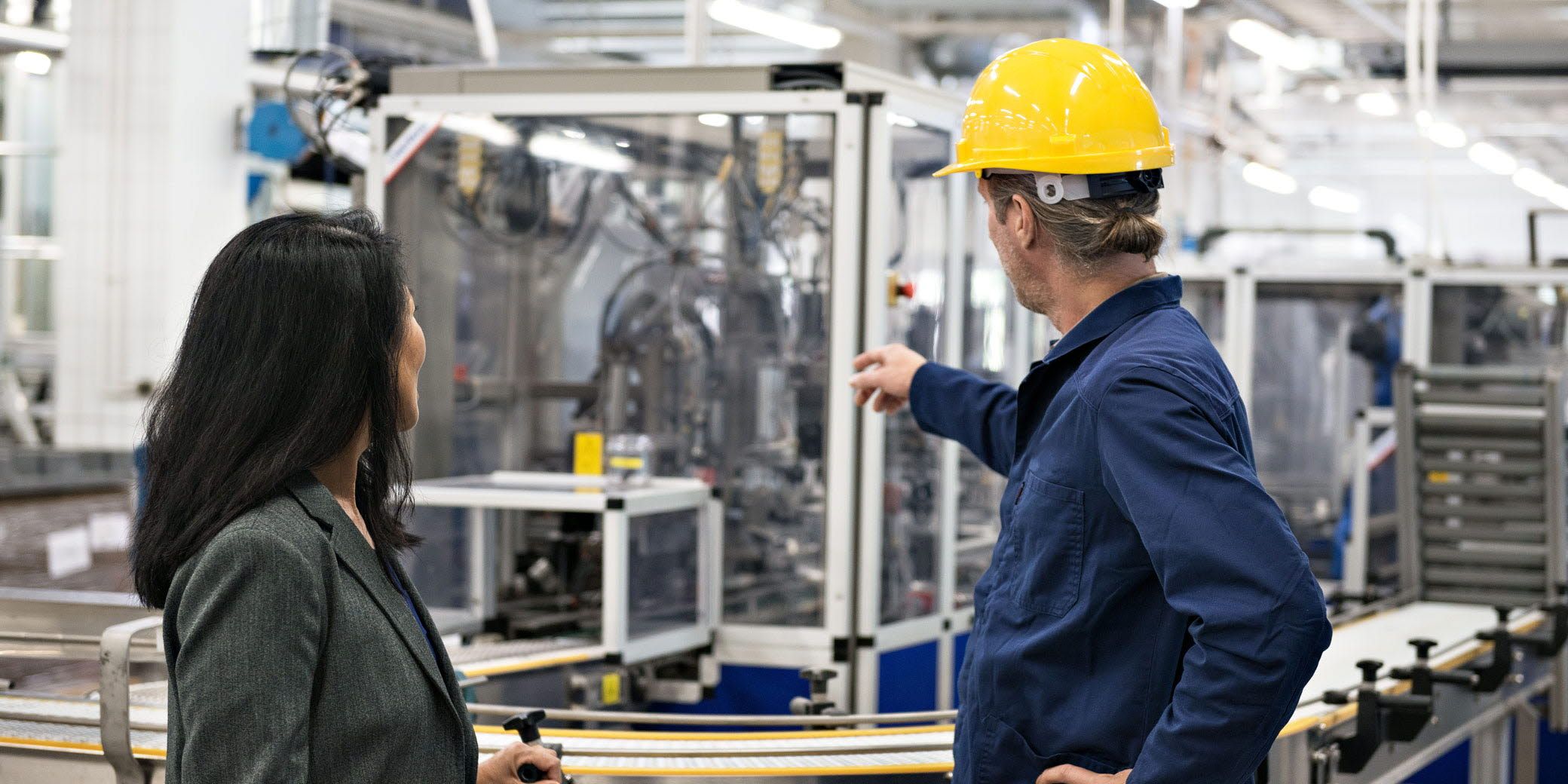 Training staff with eye tracking in a factory