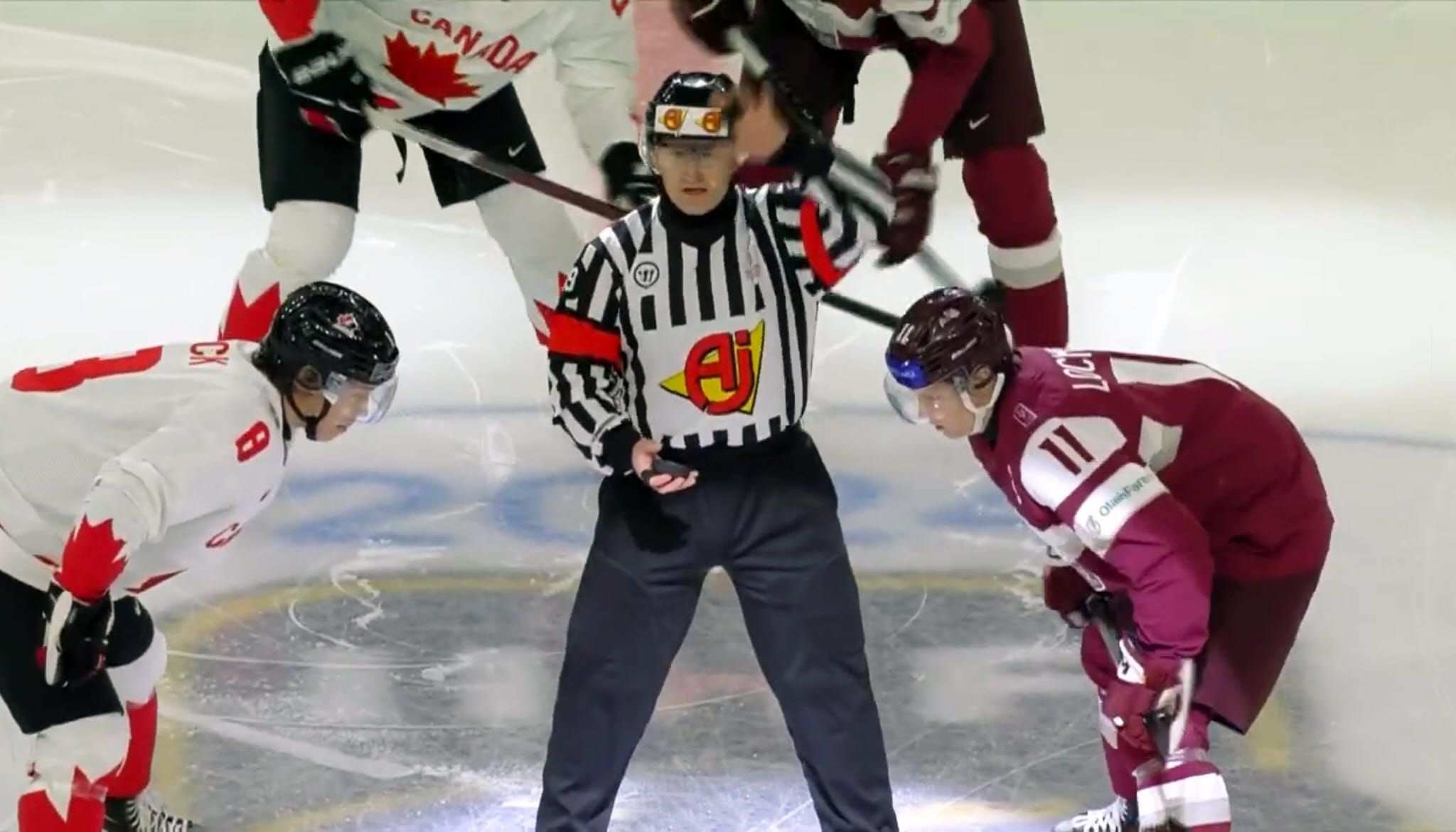 Referee in ice hockey using eye tracking