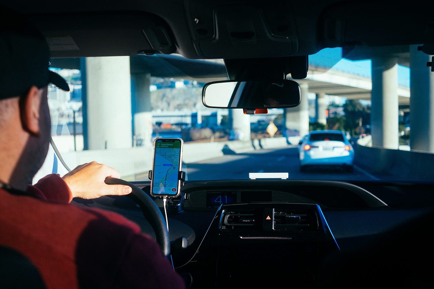 Tobii DMS - person driving looking at mobile phone