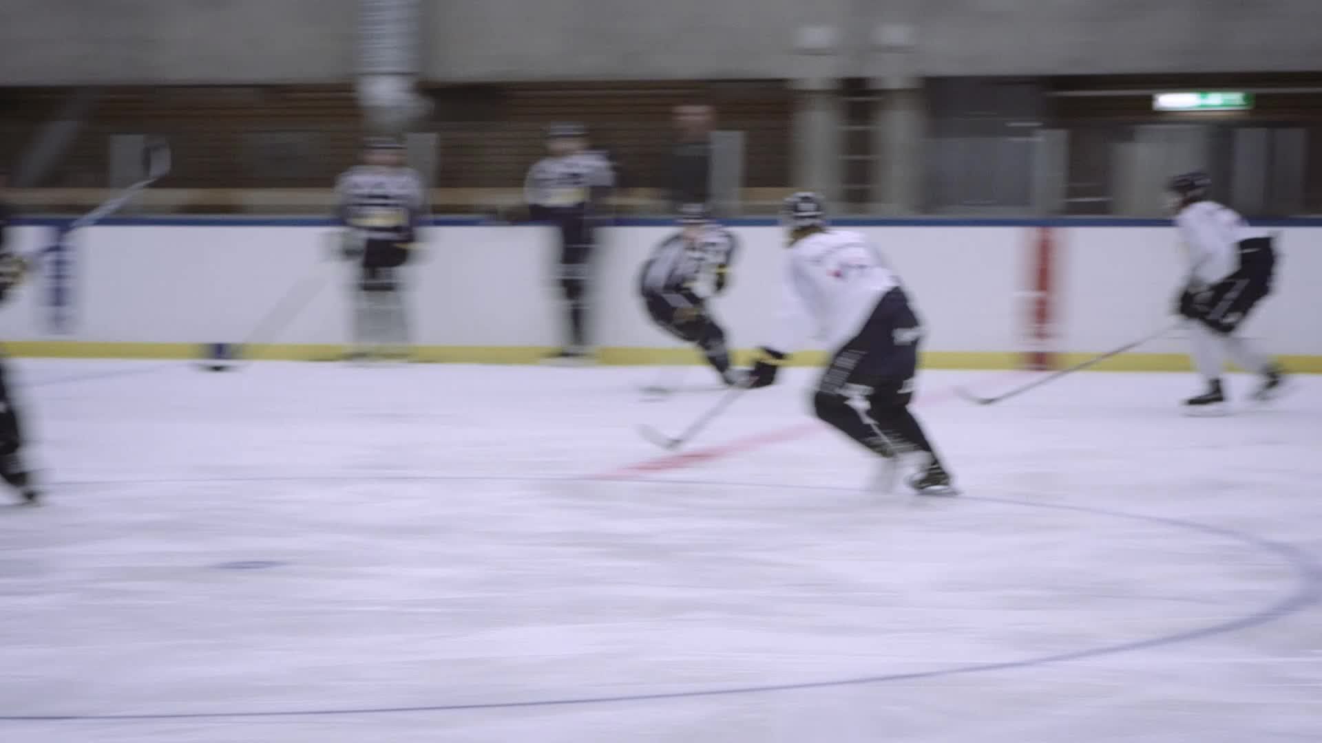 ice hockey players using eye tracking