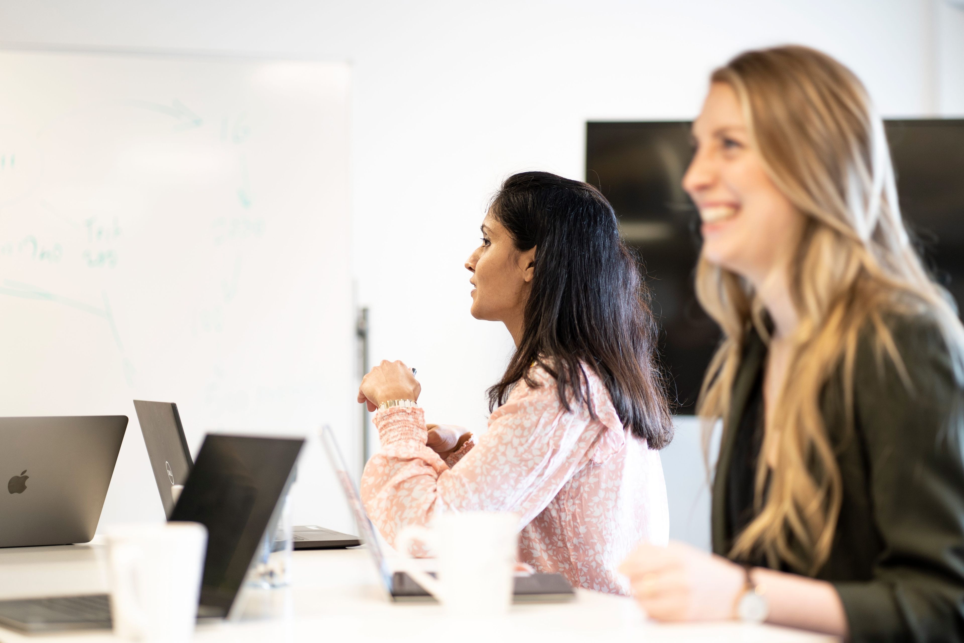 2 women in a onsite workshop